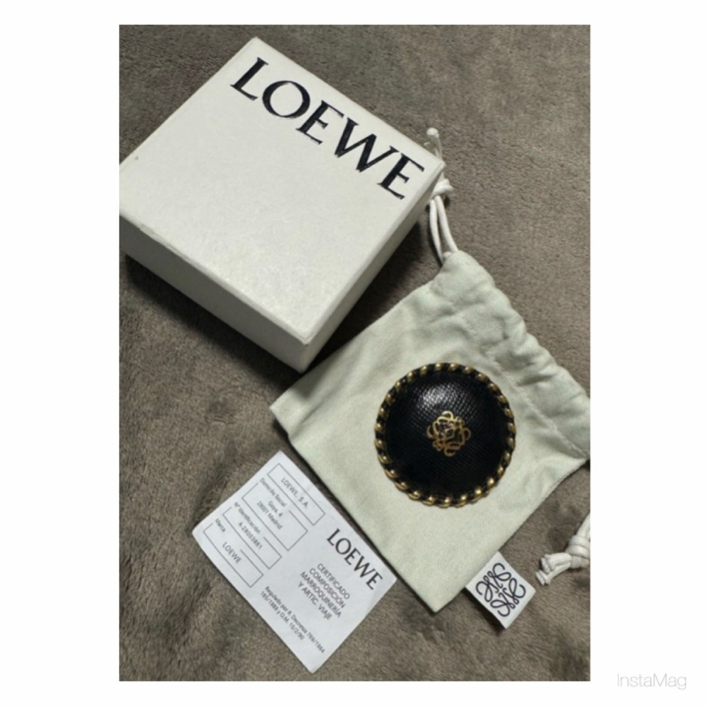 Authentic Loewe Anagram Brooch Bano De Oro Gold Plated